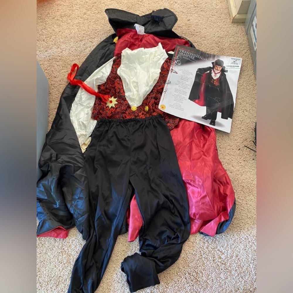Classic Kids Vampire Costume - Black & Red